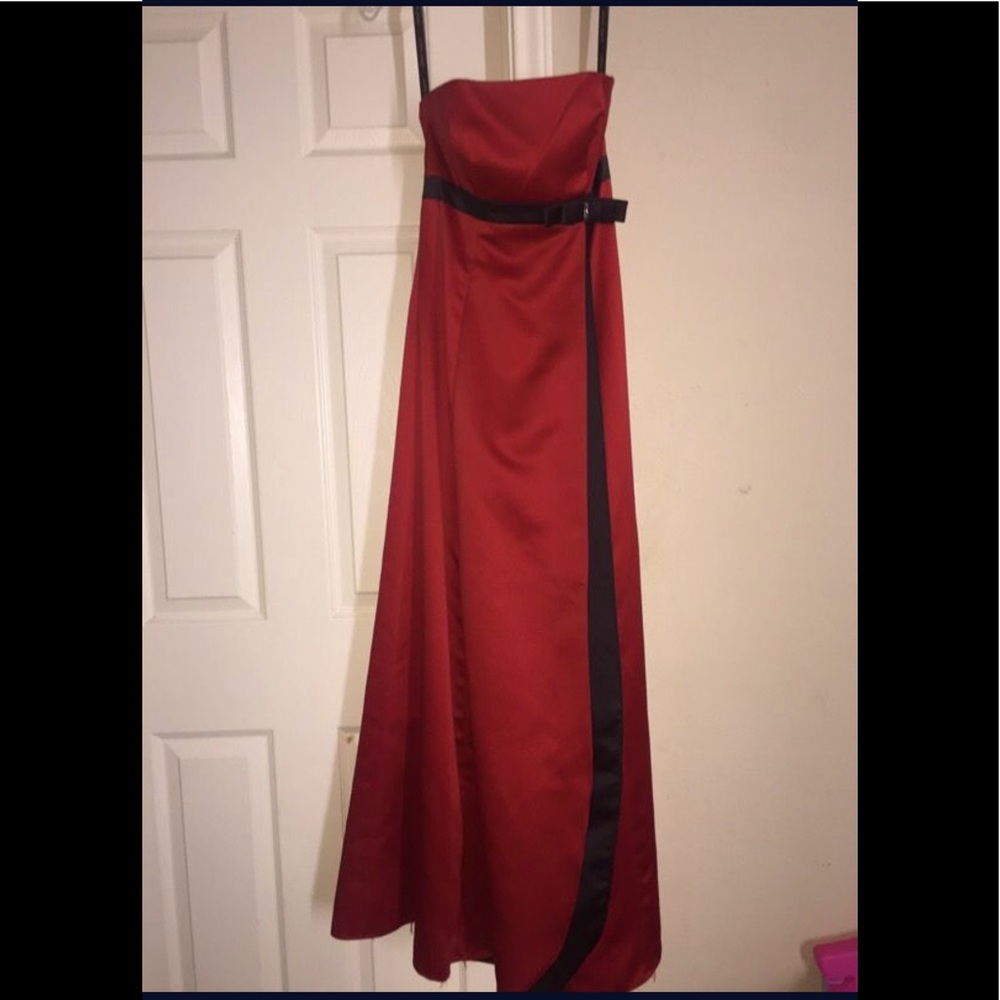 Alfred Angelo Red/Black dress. Can be prom dress, formal or Bridesmaid. Size 4